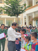 Chương trình “Tiếp sức đến trường” của Công đoàn Trung tâm GDQP&AN