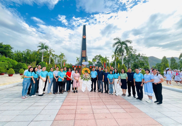 TRAO ĐỔI KINH NGHIỆM HOẠT ĐỘNG CÔNG ĐOÀN VỚI TRƯỜNG ĐẠI HỌC QUY NHƠN