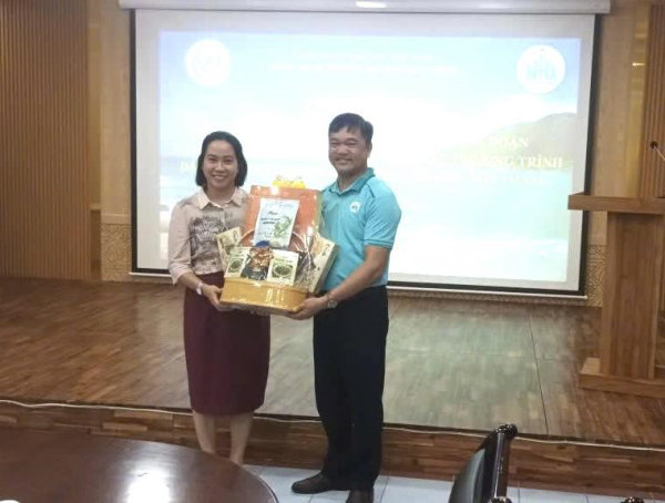 TRAO ĐỔI KINH NGHIỆM HOẠT ĐỘNG CÔNG ĐOÀN VỚI TRƯỜNG ĐẠI HỌC QUY NHƠN