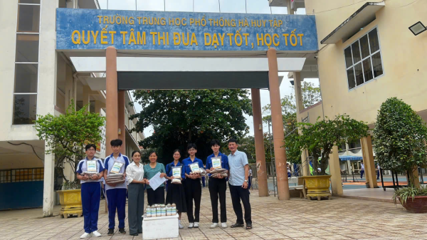 VIỆN CÔNG NGHỆ SINH HỌC & MÔI TRƯỜNG HỖ TRỢ CÁC TRƯỜNG PHỔ THÔNG VÙNG LŨ KHÁNH HÒA BẰNG CHẾ PHẨM VI SINH XỬ LÝ RÁC HỮU CƠ