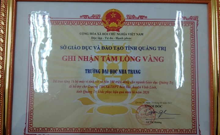 Công đoàn trường Đại học Nha Trang từ thiện trường học ở miền Trung bị thiệt hại do mưa lũ