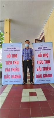 CBVC Công đoàn trường Đại học Nha Trang ủng hộ chương trình mua hỗ trợ vải thiều bà con nông dân tỉnh Bắc Giang