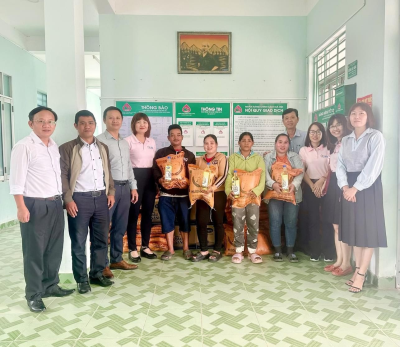 Trường Đại học Nha Trang thăm và tặng quà đồng bào xã Giang Ly - Huyện Khánh Vĩnh nhân dịp tết Nguyên Đán Giáp Thìn