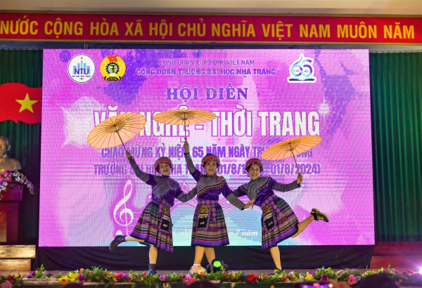 Hội diễn văn nghệ - thời trang  chào mừng 65 năm Ngày Truyền thống trường Đại học Nha Trang