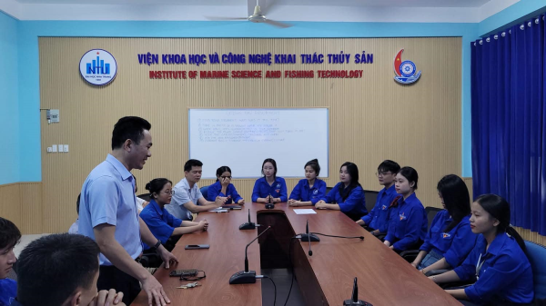 Công đoàn Viên KH&CNKTTS - Xuân Yêu Thương 2025 -  Trao quà cho sinh viên có hoàn cảnh đặc biệt khó khăn