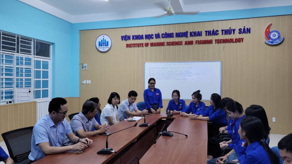 Công đoàn Viên KH&CNKTTS - Xuân Yêu Thương 2025 -  Trao quà cho sinh viên có hoàn cảnh đặc biệt khó khăn