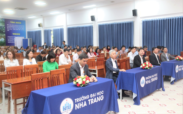 Trường Đại học Nha Trang tổ chức gặp mặt đầu năm và phát động "Tết trồng cây"